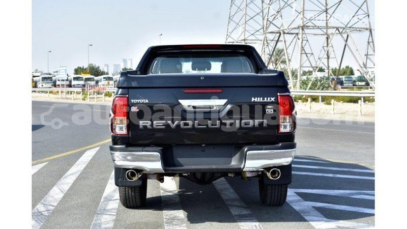 Big with watermark toyota hilux antigua import dubai 1616