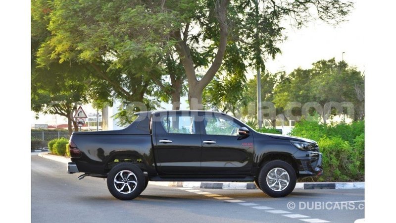 Big with watermark toyota hilux antigua import dubai 1618