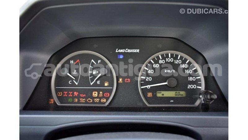 Big with watermark toyota land cruiser antigua import dubai 1620