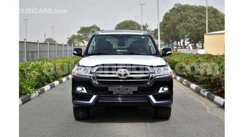 Big with watermark toyota land cruiser antigua import dubai 1621