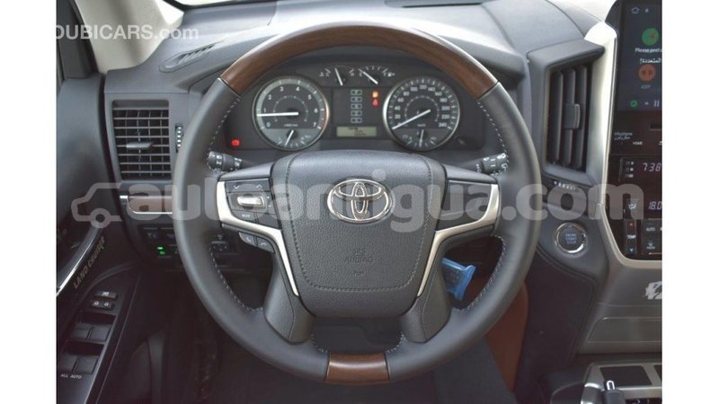 Big with watermark toyota land cruiser antigua import dubai 1621