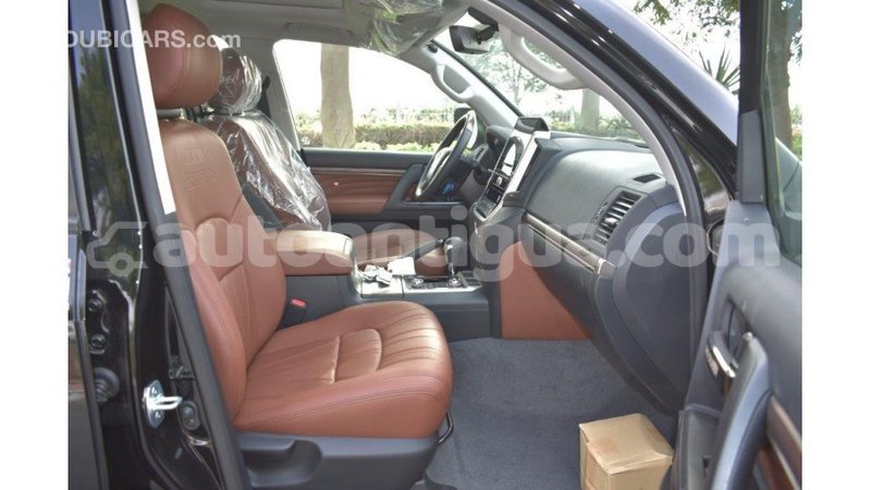Big with watermark toyota land cruiser antigua import dubai 1621