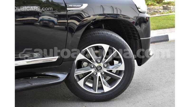Big with watermark toyota land cruiser antigua import dubai 1621