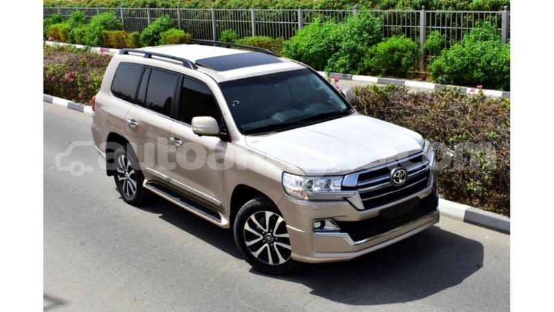 Big with watermark toyota land cruiser antigua import dubai 1623