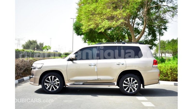 Big with watermark toyota land cruiser antigua import dubai 1623
