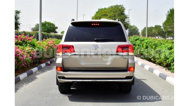 Big with watermark toyota land cruiser antigua import dubai 1623