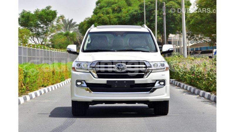 Big with watermark toyota land cruiser antigua import dubai 1627