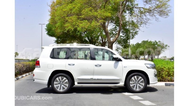 Big with watermark toyota land cruiser antigua import dubai 1627