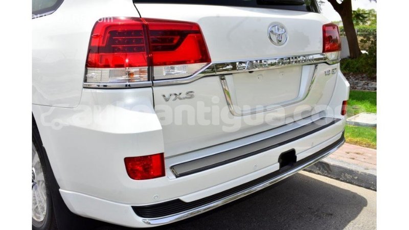 Big with watermark toyota land cruiser antigua import dubai 1627