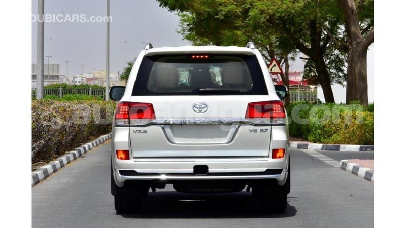 Big with watermark toyota land cruiser antigua import dubai 1627