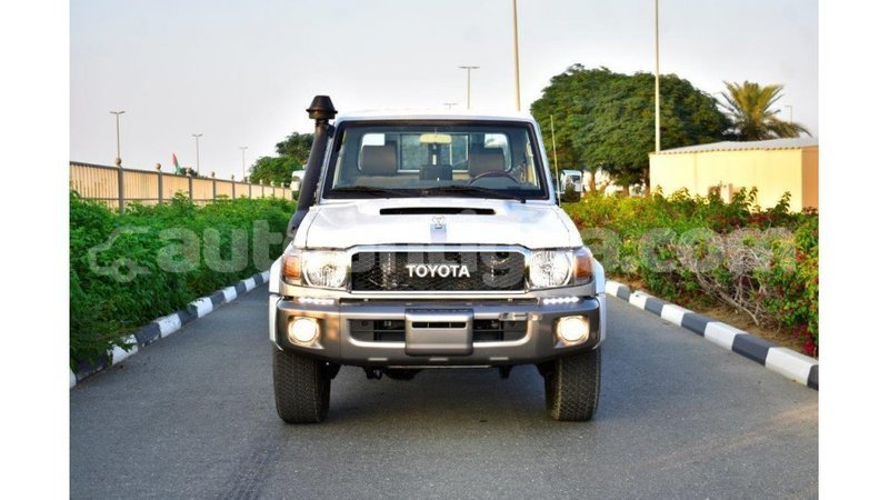 Big with watermark toyota land cruiser antigua import dubai 1629