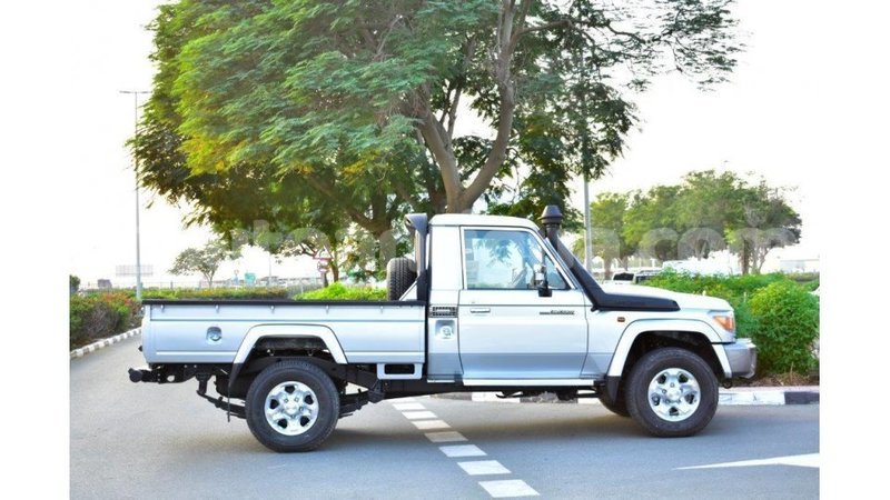 Big with watermark toyota land cruiser antigua import dubai 1629