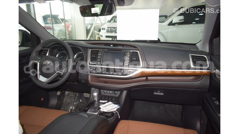 Big with watermark toyota highlander antigua import dubai 1630