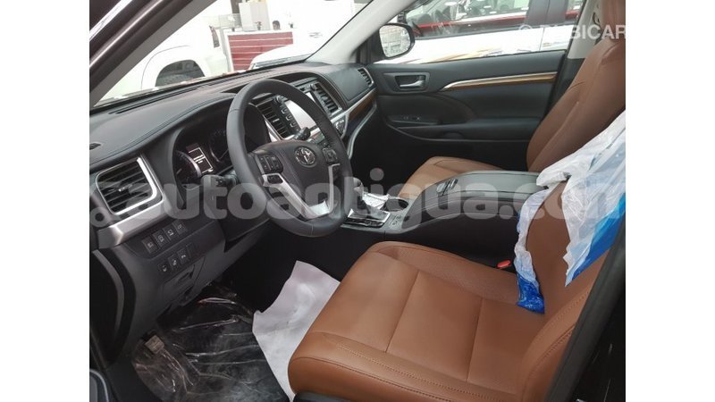 Big with watermark toyota highlander antigua import dubai 1630