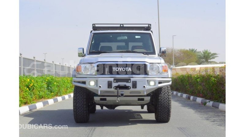 Big with watermark toyota land cruiser antigua import dubai 1634