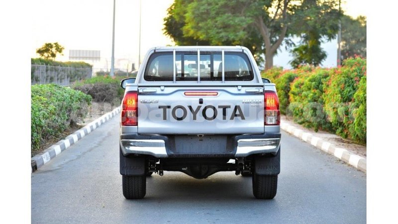 Big with watermark toyota hilux antigua import dubai 1635