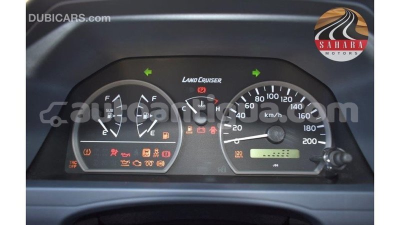Big with watermark toyota land cruiser antigua import dubai 1639