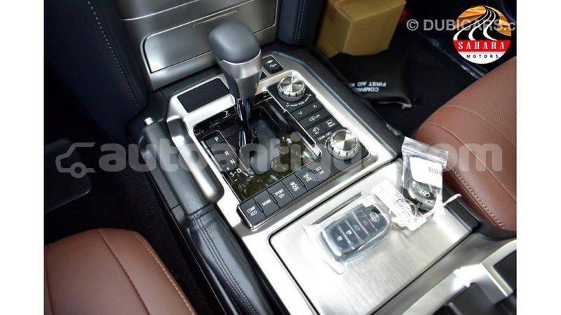 Big with watermark toyota land cruiser antigua import dubai 1640