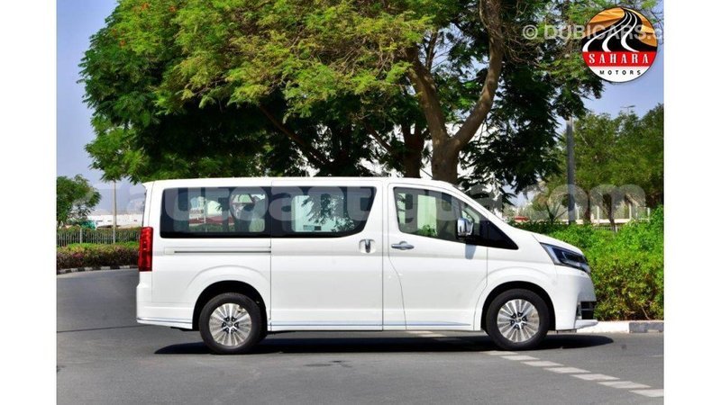 Big with watermark toyota granvia antigua import dubai 1642