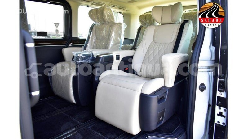 Big with watermark toyota granvia antigua import dubai 1642