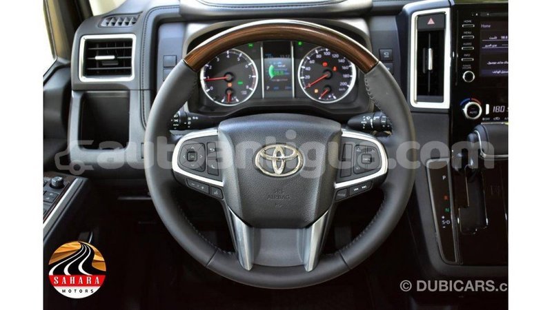 Big with watermark toyota granvia antigua import dubai 1642