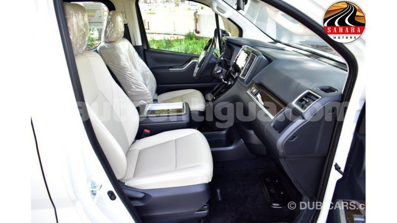 Big with watermark toyota granvia antigua import dubai 1642