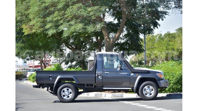 Big with watermark toyota land cruiser antigua import dubai 1643