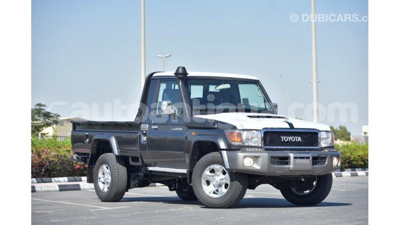 Big with watermark toyota land cruiser antigua import dubai 1643
