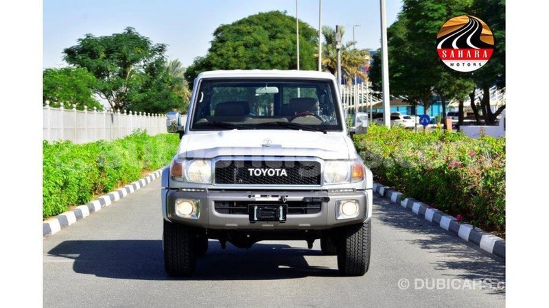 Big with watermark toyota land cruiser antigua import dubai 1644
