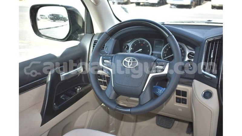Big with watermark toyota land cruiser antigua import dubai 1646
