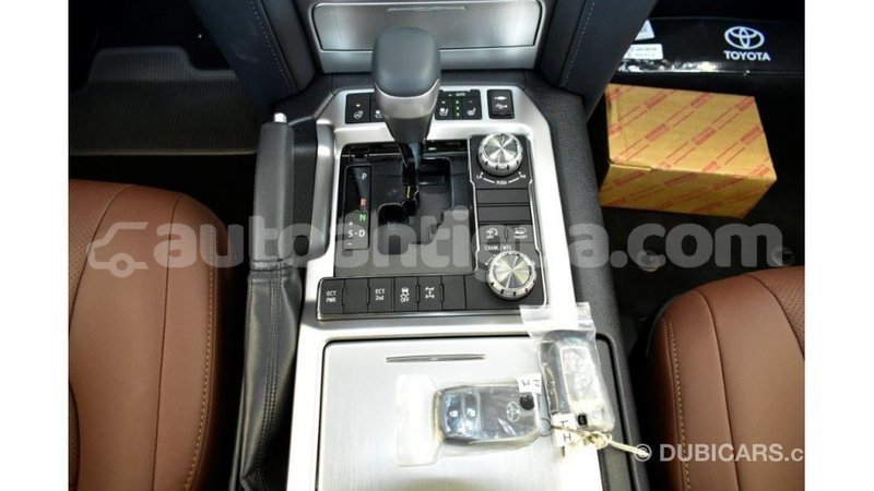 Big with watermark toyota land cruiser antigua import dubai 1648