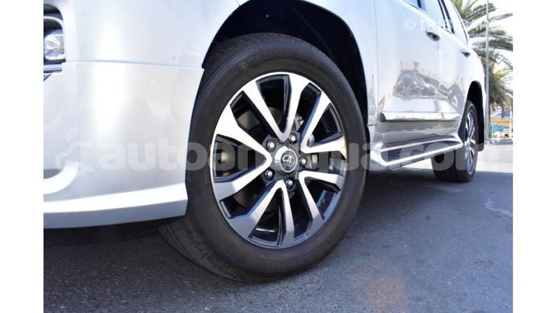 Big with watermark toyota land cruiser antigua import dubai 1648