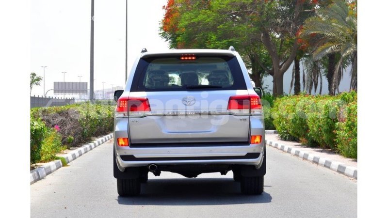 Big with watermark toyota land cruiser antigua import dubai 1648
