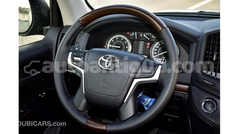 Big with watermark toyota land cruiser antigua import dubai 1649