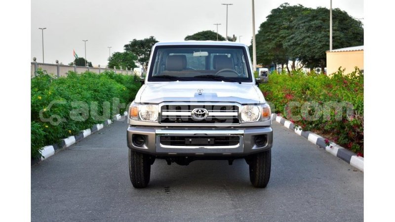 Big with watermark toyota land cruiser antigua import dubai 1650