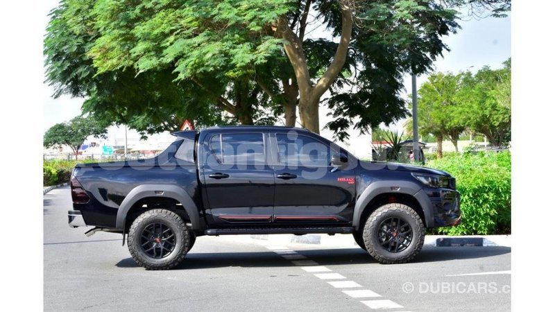 Big with watermark toyota hilux antigua import dubai 1651