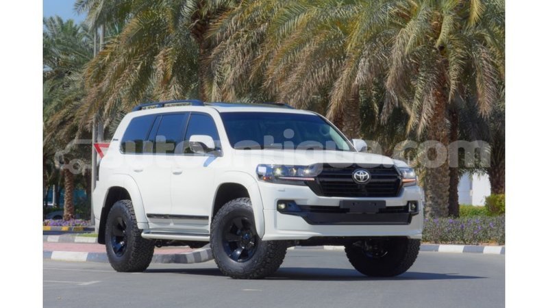 Big with watermark toyota land cruiser antigua import dubai 1653