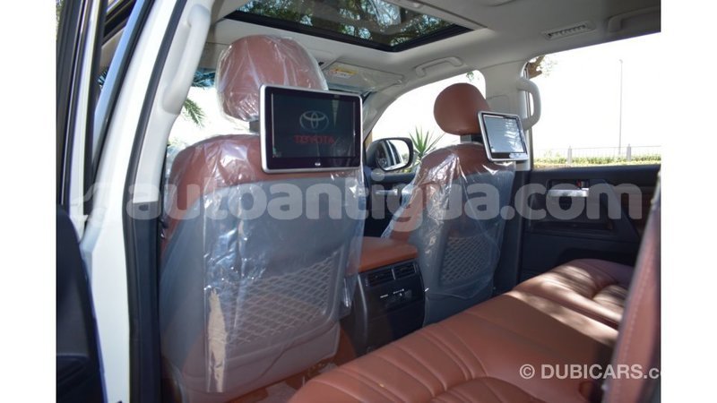 Big with watermark toyota land cruiser antigua import dubai 1653