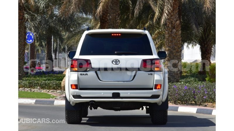 Big with watermark toyota land cruiser antigua import dubai 1653