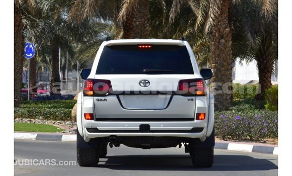 Buy Import Toyota Land Cruiser White Car in Import - Dubai in Antigua Buy Import Toyota Land Cruiser White Car in Import - Dubai in Antigua
