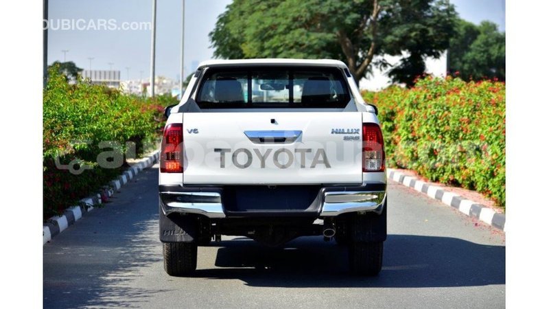Big with watermark toyota hilux antigua import dubai 1656