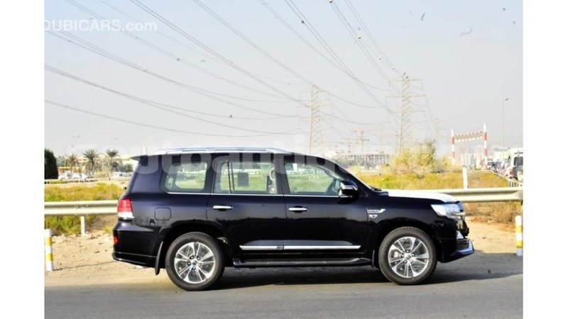 Big with watermark toyota land cruiser antigua import dubai 1658