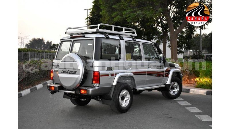Big with watermark toyota land cruiser antigua import dubai 1660
