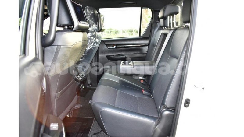 Big with watermark toyota hilux antigua import dubai 1661