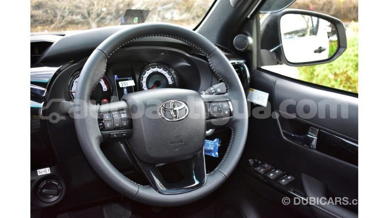 Big with watermark toyota hilux antigua import dubai 1661