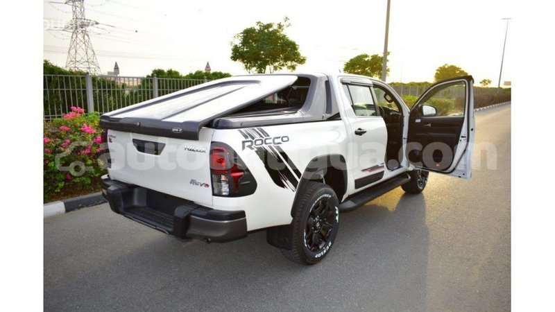 Big with watermark toyota hilux antigua import dubai 1661