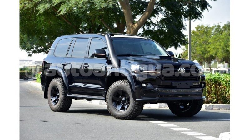 Big with watermark toyota land cruiser antigua import dubai 1663