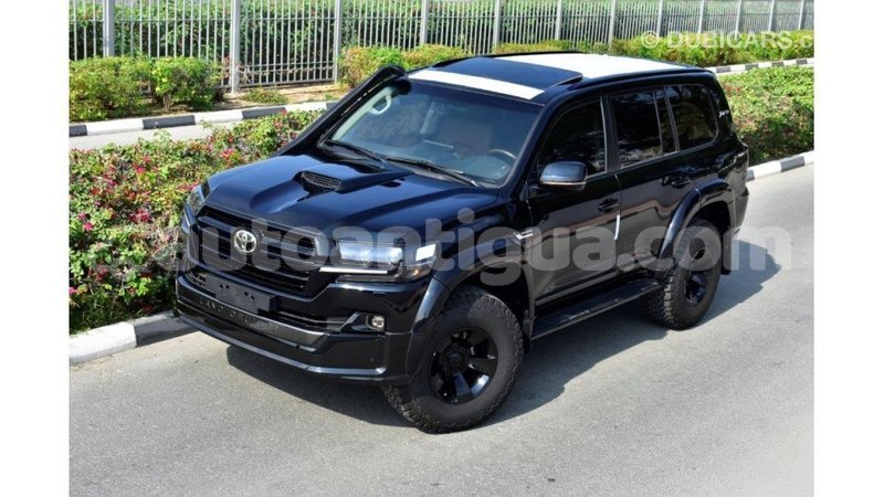 Big with watermark toyota land cruiser antigua import dubai 1663