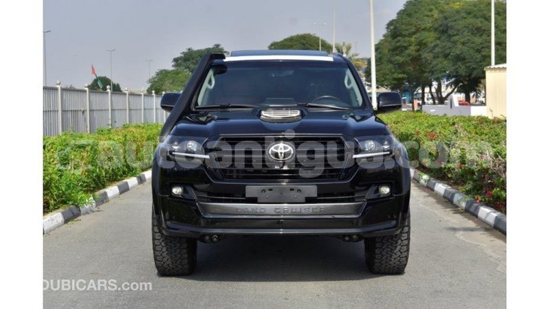 Big with watermark toyota land cruiser antigua import dubai 1663