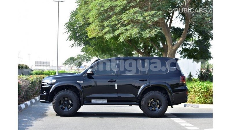 Big with watermark toyota land cruiser antigua import dubai 1663
